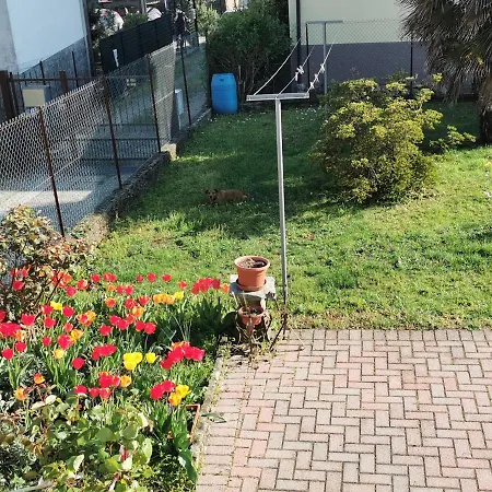 Holiday home Grandma's Garden House Angera