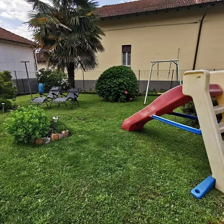 Сasa de vacaciones Grandma's Garden House Angera