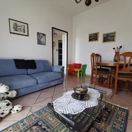 Feriehus Grandma's Garden House *